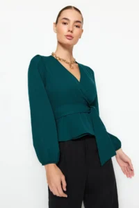 TRENDYOLMİLLA Emerald Green Double breasted Binding Detailed Weaving Blouse - Image 2