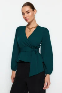TRENDYOLMİLLA Emerald Green Double breasted Binding Detailed Weaving Blouse - Image 3