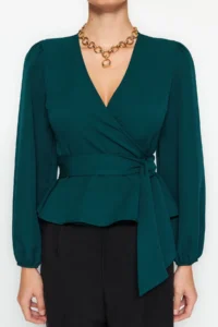 TRENDYOLMİLLA Emerald Green Double breasted Binding Detailed Weaving Blouse - Image 4