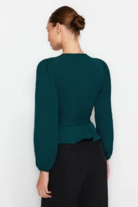 TRENDYOLMİLLA Emerald Green Double breasted Binding Detailed Weaving Blouse - Image 6