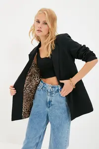 TRENDYOLMİLLA Black Regular Lining Detailed Weaving Blazer Jacket