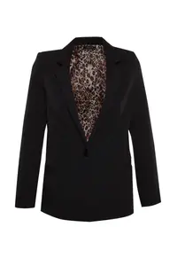 TRENDYOLMİLLA Black Regular Lining Detailed Weaving Blazer Jacket - Image 6
