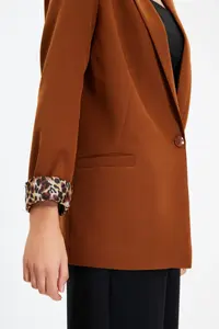 TRENDYOLMİLLA Brown Regular Lining Detailed Weaving Blazer Jacket - Image 5