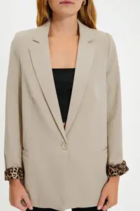 TRENDYOLMİLLA Stone Regular Lining Detailed Weaving Blazer Jacket - Image 4