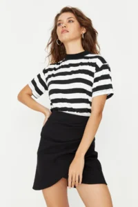 TRENDYOLMiLLA Black Front Gather Detailed Double breasted Mini Size Weaving Skirt - Image 4