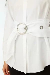 TRENDYOLMİLLA White Arched Hair Clip Detailed Cotton Weaving Shirt - Image 5