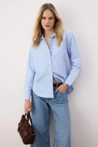 TRENDYOLMİLLA Mavi Loose Fit Cotton Weaving Shirt - Image 2