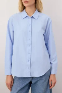 TRENDYOLMİLLA Mavi Loose Fit Cotton Weaving Shirt - Image 3