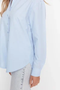 TRENDYOLMİLLA Mavi Loose Fit Cotton Weaving Shirt - Image 9