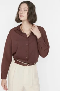 TRENDYOLMİLLA Brown Loose Fit Cotton Weaving Shirt - Image 3