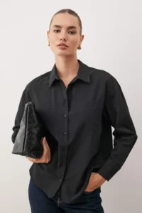 TRENDYOLMİLLA Black Tek with pocket Boyfriend/Wide Pattern Cotton Weaving Shirt