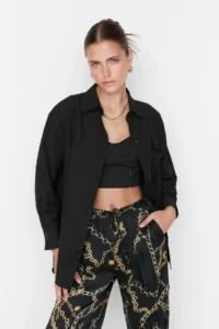 TRENDYOLMİLLA Black Tek with pocket Boyfriend/Wide Pattern Cotton Weaving Shirt - Image 6