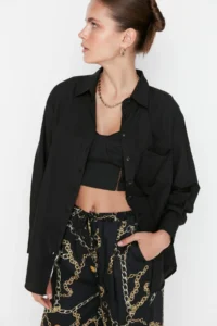 TRENDYOLMİLLA Black Tek with pocket Boyfriend/Wide Pattern Cotton Weaving Shirt - Image 7