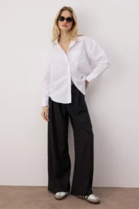 TRENDYOLMİLLA White Tek with pocket Boyfriend/Wide Pattern Cotton Weaving Shirt