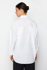 TRENDYOLMİLLA White Tek with pocket Boyfriend/Wide Pattern Cotton Weaving Shirt - Image 11