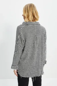 TRENDYOLMİLLA Black Crowbar Patterned Skirt Dirty Finish Weaving Jacket Shirt - Image 5