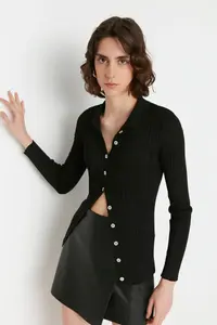 TRENDYOLMİLLA Black Mercerized Look Ribbed Polo Shirt Collar Knitwear Cardigan