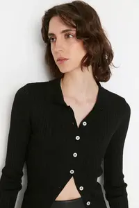 TRENDYOLMİLLA Black Mercerized Look Ribbed Polo Shirt Collar Knitwear Cardigan - Image 3