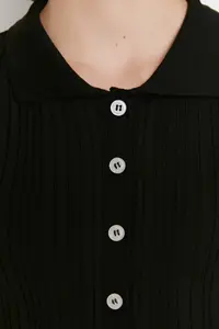 TRENDYOLMİLLA Black Mercerized Look Ribbed Polo Shirt Collar Knitwear Cardigan - Image 4