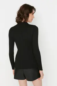TRENDYOLMİLLA Black Mercerized Look Ribbed Polo Shirt Collar Knitwear Cardigan - Image 5