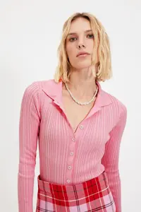 TRENDYOLMİLLA Pink Mercerized Look Ribbed Polo Shirt Collar Knitwear Cardigan - Image 2