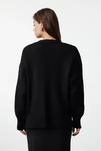 TRENDYOLMİLLA Black Basic Soft textured Knitwear Cardigan - Image 5