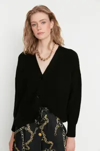 TRENDYOLMİLLA Black Wide Pattern V-neck Knitwear Cardigan - Image 2