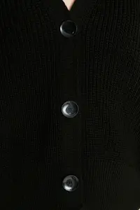 TRENDYOLMİLLA Black Wide Pattern V-neck Knitwear Cardigan - Image 4