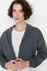 TRENDYOLMİLLA Anthracite Basic Zippered Hooded Crop Thick Fleece Lined Knitting Sweatshirt