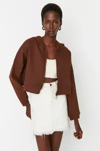 TRENDYOLMİLLA Brown Zippered Hooded Casual Cut Crop Thick Fleece Lined Knitting Sweatshirt - Image 6