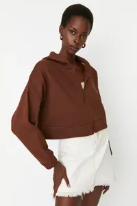 TRENDYOLMİLLA Brown Zippered Hooded Casual Cut Crop Thick Fleece Lined Knitting Sweatshirt - Image 7