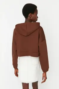 TRENDYOLMİLLA Brown Zippered Hooded Casual Cut Crop Thick Fleece Lined Knitting Sweatshirt - Image 8