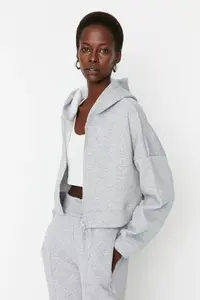 TRENDYOLMİLLA Gray Basic Zippered Hooded Crop Thick Fleece Lined Knitting Sweatshirt - Image 3