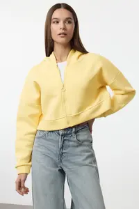 TRENDYOLMİLLA Light Yellow Zippered Hooded Casual Cut Crop Thick Fleece Lined Knitting Sweatshirt