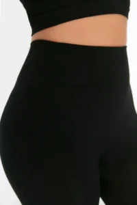 TRENDYOLMİLLA Black seamless/Seamless Full Size Knitting Sports Leggings - Image 7