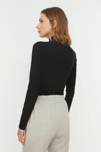 TRENDYOLMİLLA Black Turtleneck snaps Knitting Bodysuit .D.0008 - Image 5