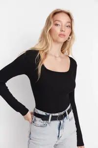 TRENDYOLMİLLA Black Square Neck Long Sleeve Ribbed Flexible snaps Knitting Bodysuit .D.0022
