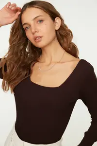 TRENDYOLMİLLA Brown Square Neck Long Sleeve Ribbed Flexible snaps Knitting Bodysuit .D.0022