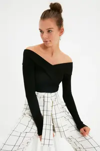 TRENDYOLMİLLA Black Carmen Collar Ribbed Bottom snaps Flexible Knitting Bodysuit .D.0053 - Image 2