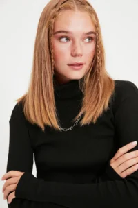 TRENDYOLMİLLA Black Fitted Turtleneck with Finger Detail Ribbed Flexible Knitting Blouse - Image 2