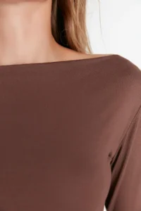 TRENDYOLMİLLA Brown Fitted Long Sleeve Boat Neck Viscous Flexible Knitting Blouse - Image 3