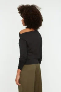 TRENDYOLMİLLA Black Asymmetric Collar Flowy Flexible Knitting Blouse - Image 6