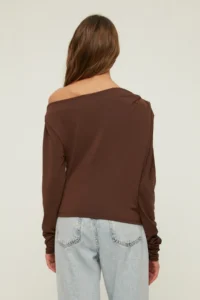 TRENDYOLMİLLA Brown Asymmetric Collar Flowy Flexible Knitting Blouse - Image 5