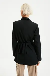 TRENDYOLMİLLA Black Belted Regular Lined Double breasted Kapama Weaving Blazer Jacket - Image 10