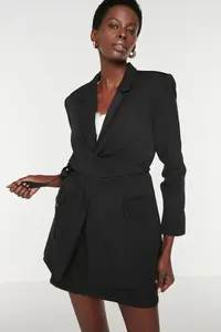 TRENDYOLMİLLA Black Belted Regular Lined Double breasted Kapama Weaving Blazer Jacket - Image 3