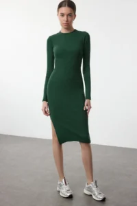 TRENDYOLMİLLA Emerald Green Fitted Slit Crew Neck Midi Ribbed Flexible Knitting Dress - Image 2