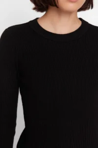 TRENDYOLMİLLA Black Midi Knitwear Crew Neck Dress - Image 4