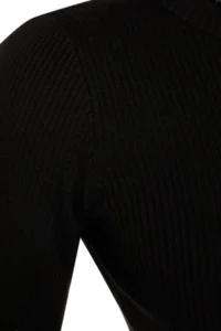 TRENDYOLMİLLA Black Midi Knitwear Crew Neck Dress - Image 6