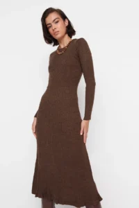 TRENDYOLMİLLA Brown Midi Knitwear Crew Neck Dress