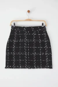 TRENDYOLMiLLA Black Tweed Material Skirt Tip Tassel Detailed Pen Plain Cut Mini Size Weaving Skirt - Image 11